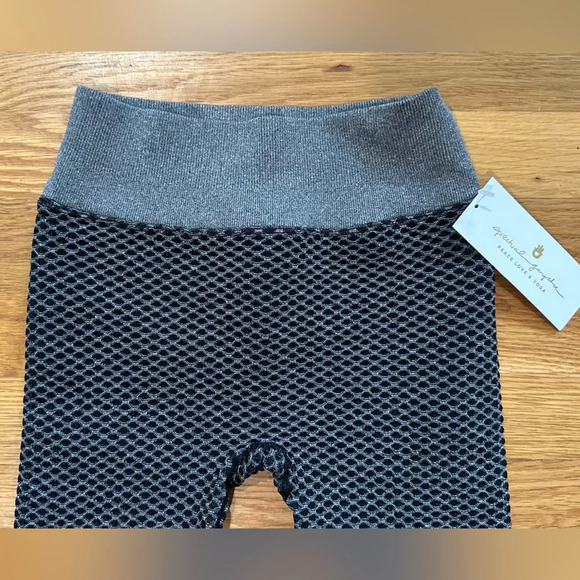 NWT Spiritual Gangster Black and Gray Textured Leggings XS/S - Picture 5 of 7